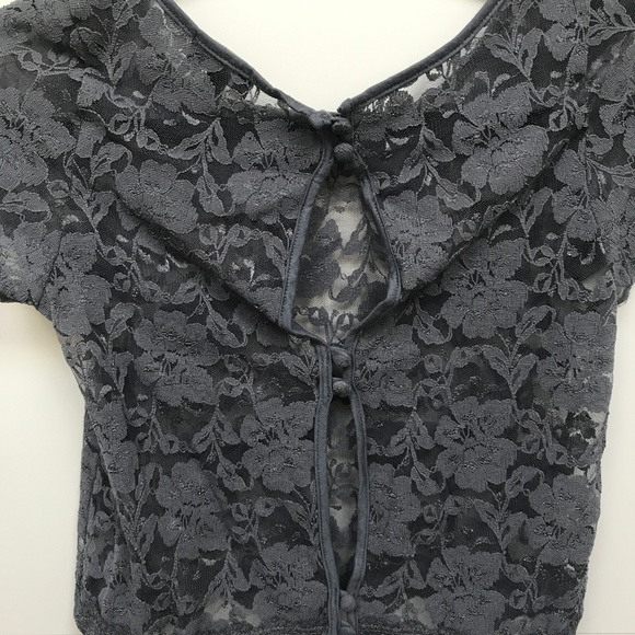 Aritzia Lace Crop Top Fog Open Button Back - Picture 4 of 5